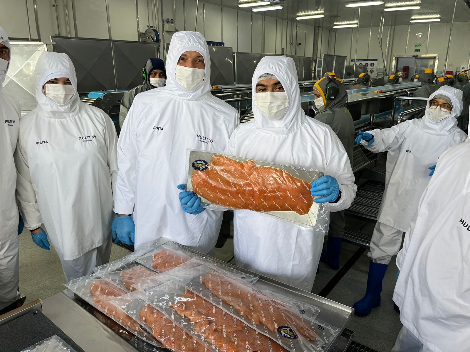 Agregados comerciales de ProChile recorrieron instalaciones acuícolas