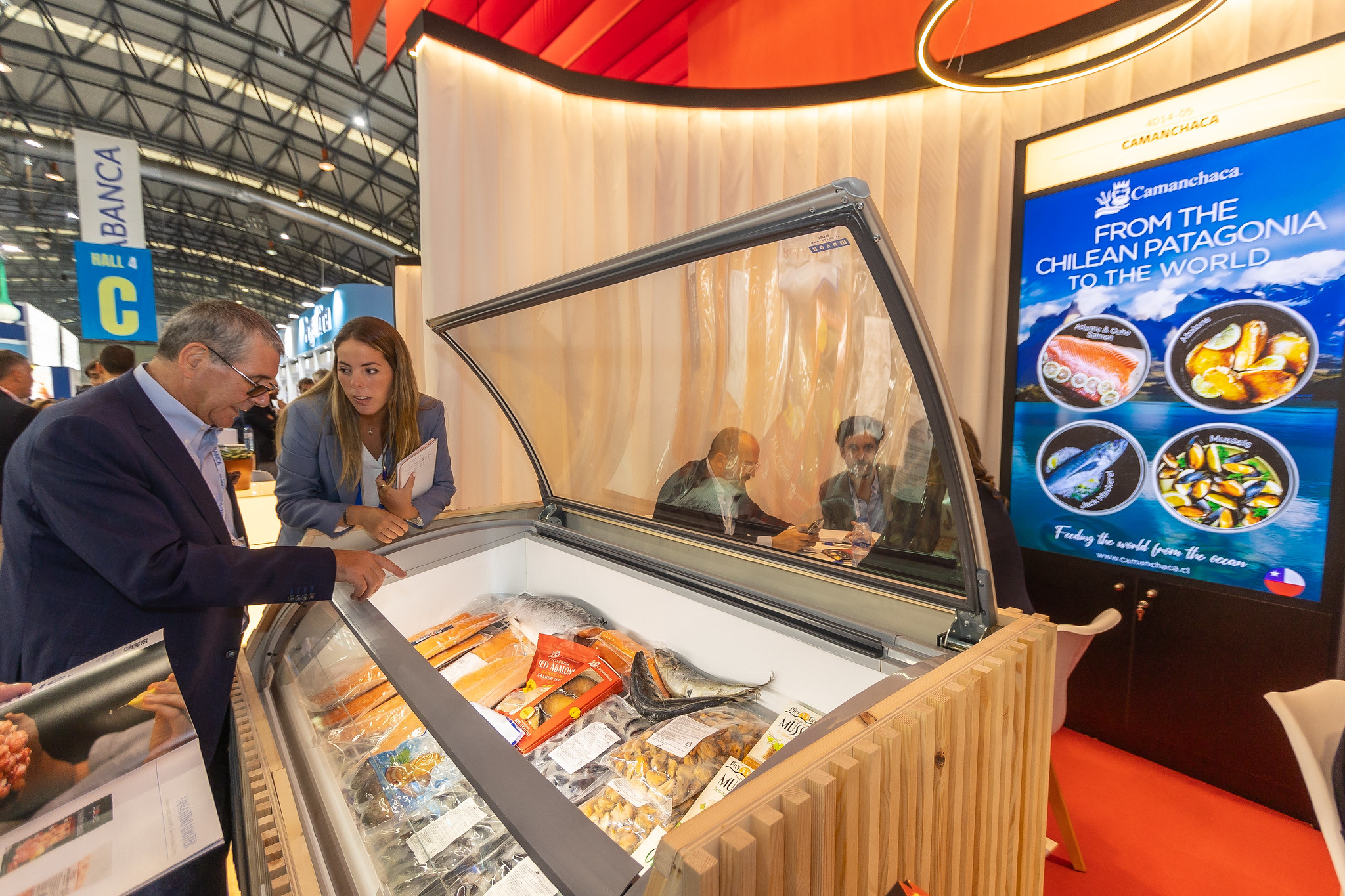 Exportadores chilenos de mariscos y pescados participan en Feria Conxemar 2024